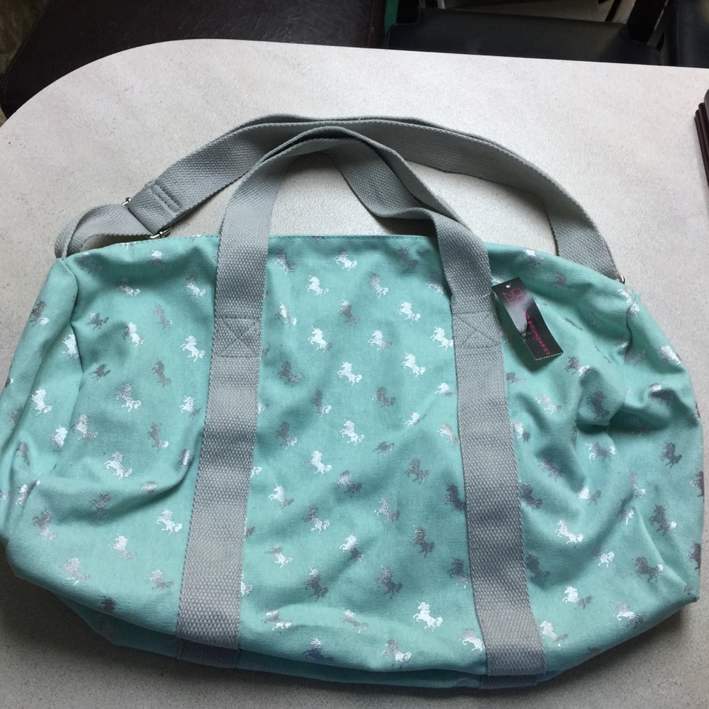 No Boundaries Duffle bag.